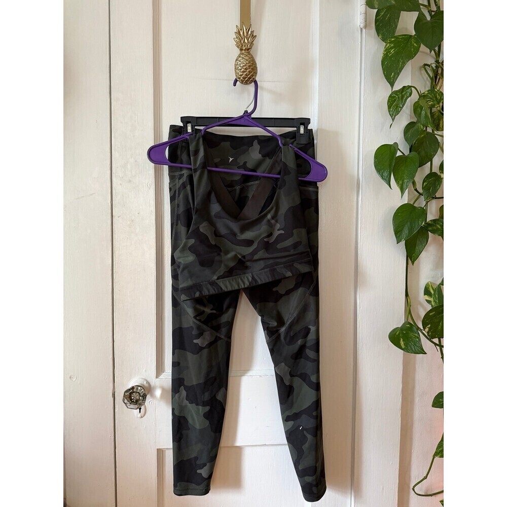 Old Navy, active women’s size large camouflage bra and leggings set